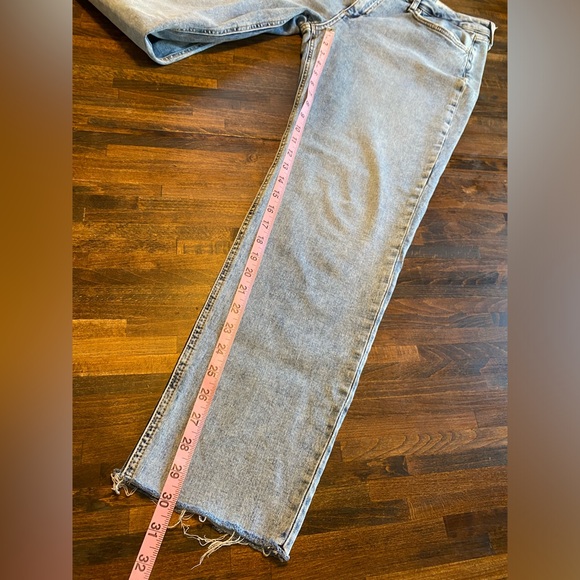 Rag & Bone Dre Low-Rise Slim Boyfriend Denim Jeans Size 31x30 Raw Hem Distressed - Picture 12 of 13